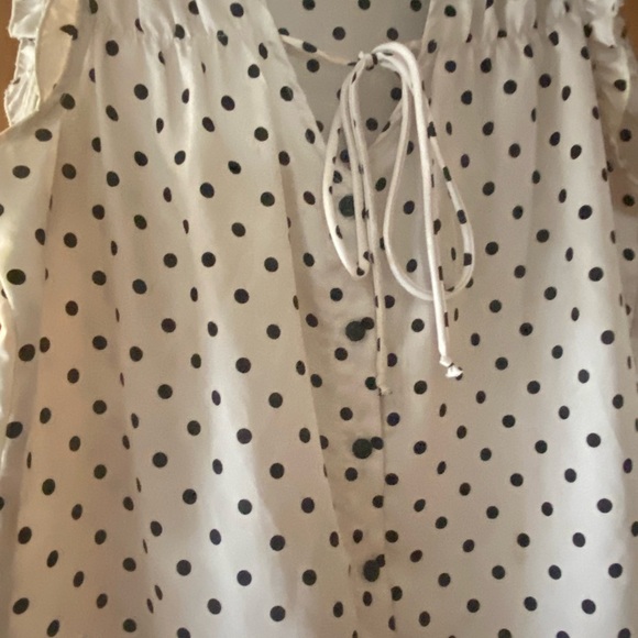 Sleeveless buttoned down blouse - Picture 4 of 7